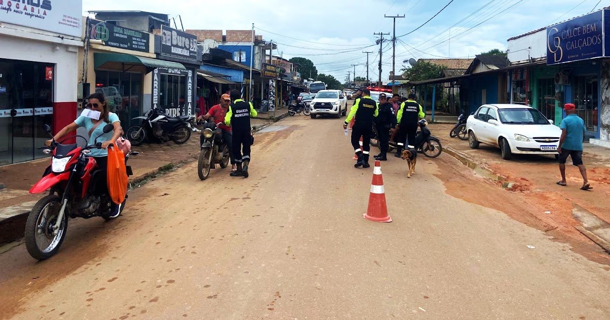 A prefeitura municipal de Jacareacanga por meio da COMTRANJA realizou, na manhã desta terça-fei...