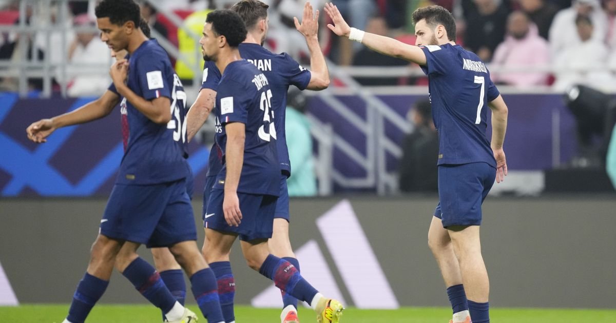 PSG luta para tomar a liderança do Campeonato Francês do Lens  • Jose Hernandez/Anadolu via ...