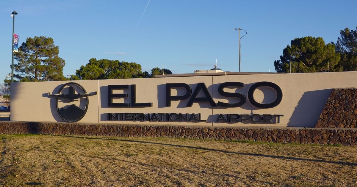 Uma placa no ELP (Aeroporto Internacional de El Paso) em 25 de dezembro de 2025 em El Paso, Texas...