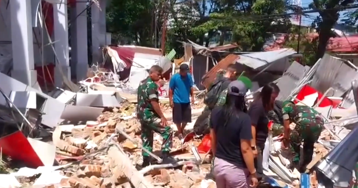 Equipes de busca recuperam um corpo após terremoto de magnitude 7,6  • Reuters