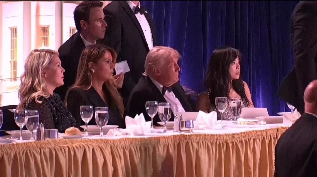O presidente Donald Trump foi retirado às pressas do palco pelo Serviço Secreto dos Estados Uni...