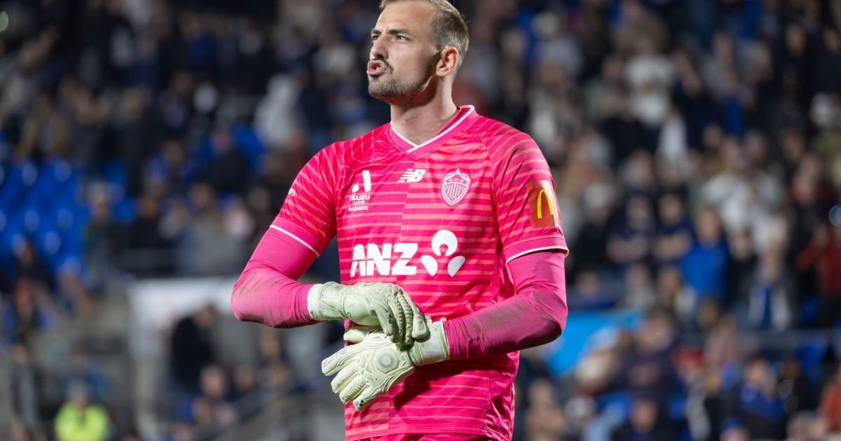 Goleiro da Nova Zelândia adia casamento após ser convocado para a Copa do Mundo  • Divulgaç...