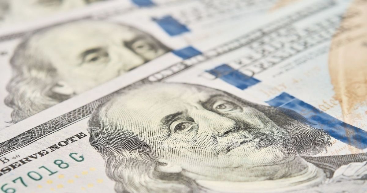Dólar fechou em queda na última segunda-feira (25), cotado a R$ 5,0193  • Freepik